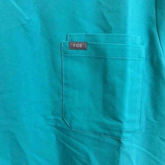 EUC Turquoise FIGS Technical Collection Double Pocket Scrub Top - Picture 2 of 5